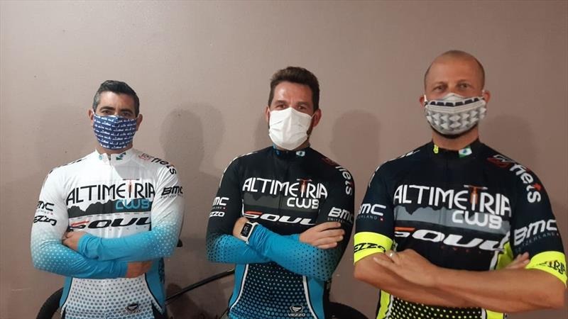 Ciclistas de Curitiba pedalam 700 km em ação solidária