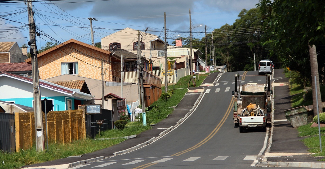 Campo Pequeno, São Gabriel e Canguiri recebem asfalto novo