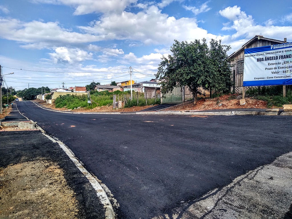 Rua Ângelo Francisco Borato recebe obras de pavimentação