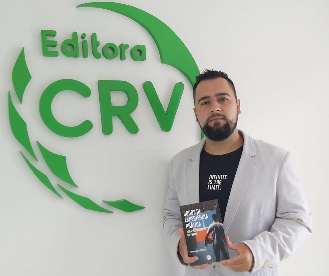 Treinador colombense Brenno Granato lança livro de futsal