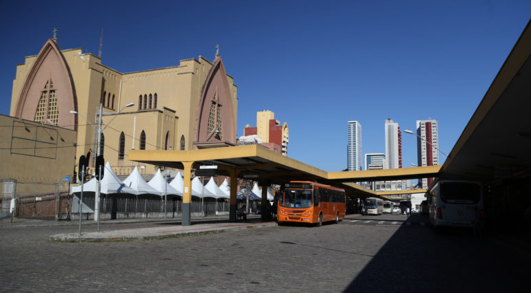 Governo anuncia tarifa de R$ 3,90 para ônibus da região de Curitiba