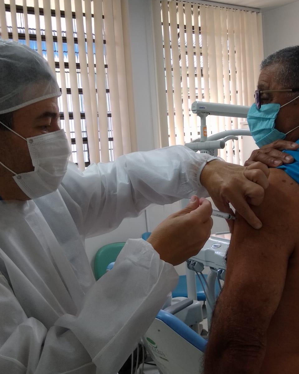 Cirurgiões dentistas e técnicos de saúde bucal apoiam vacinação em Colombo