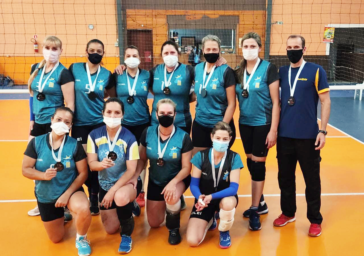 Equipe Master Feminina do Santa Mônica é vice-campeã do Mega Four de Voleibol