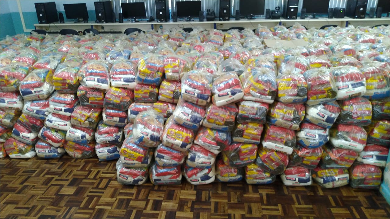 Colombo inicia entrega de kits de alimentação escolar