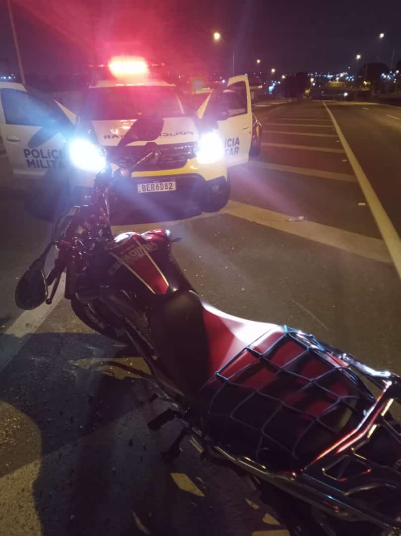 Motociclista sem CNH é flagrado fazendo manobras e se acidenta no Atuba