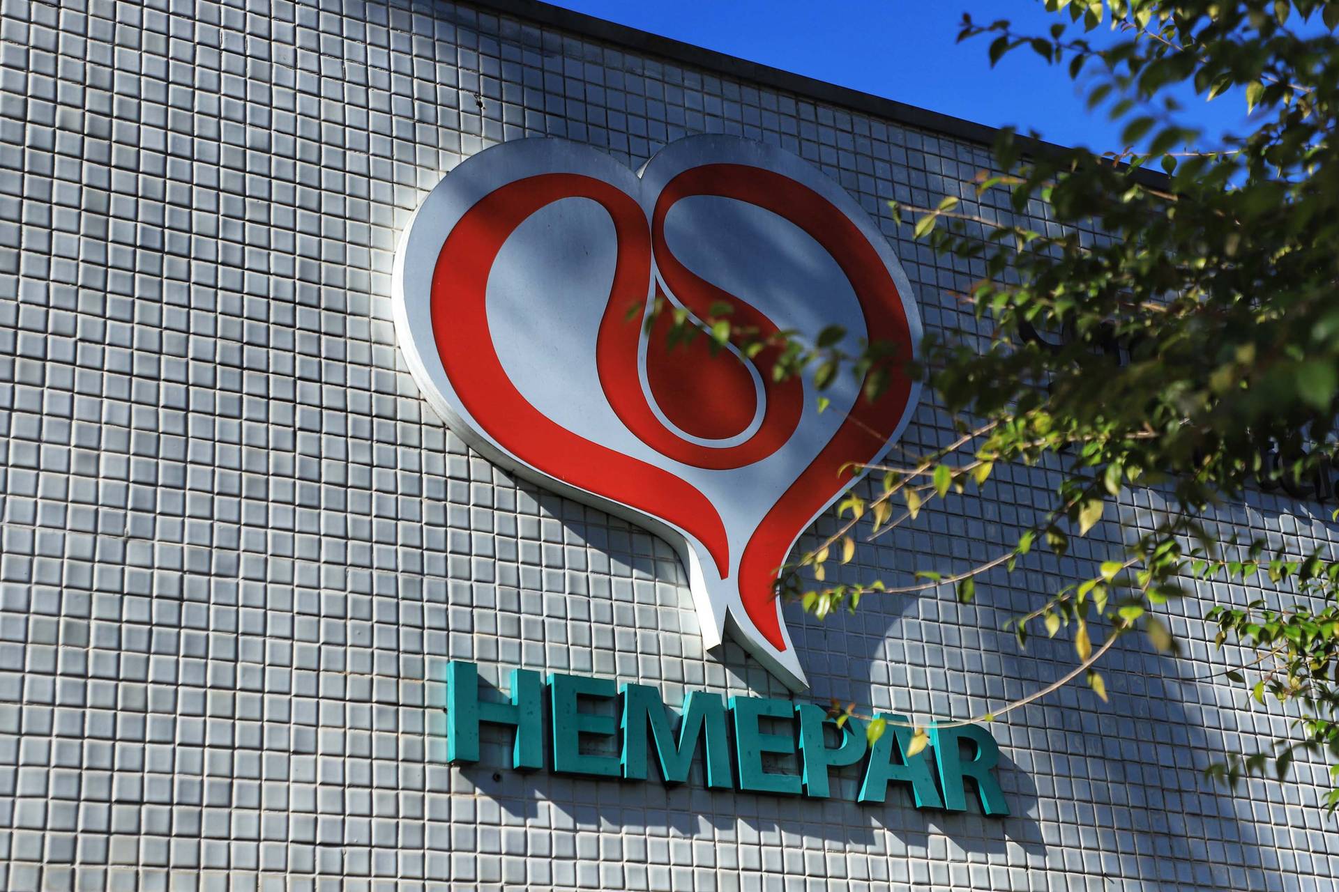Hemepar faz apelo à população para que doe sangue com urgência