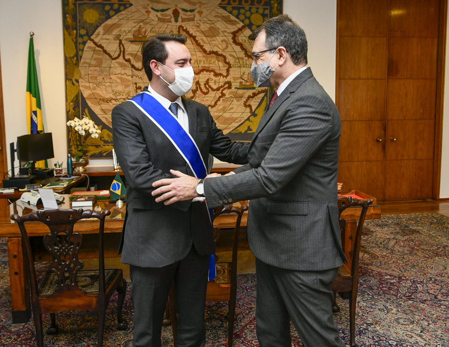 Governador Ratinho Junior é homenageado com a Comenda da Ordem de Rio Branco