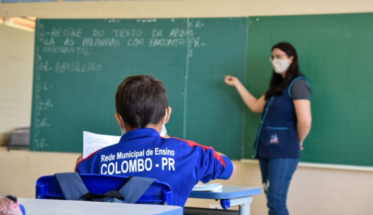 Acompanhamento contínuo e preparo da equipe: os trunfos do retorno presencial das aulas em Colombo