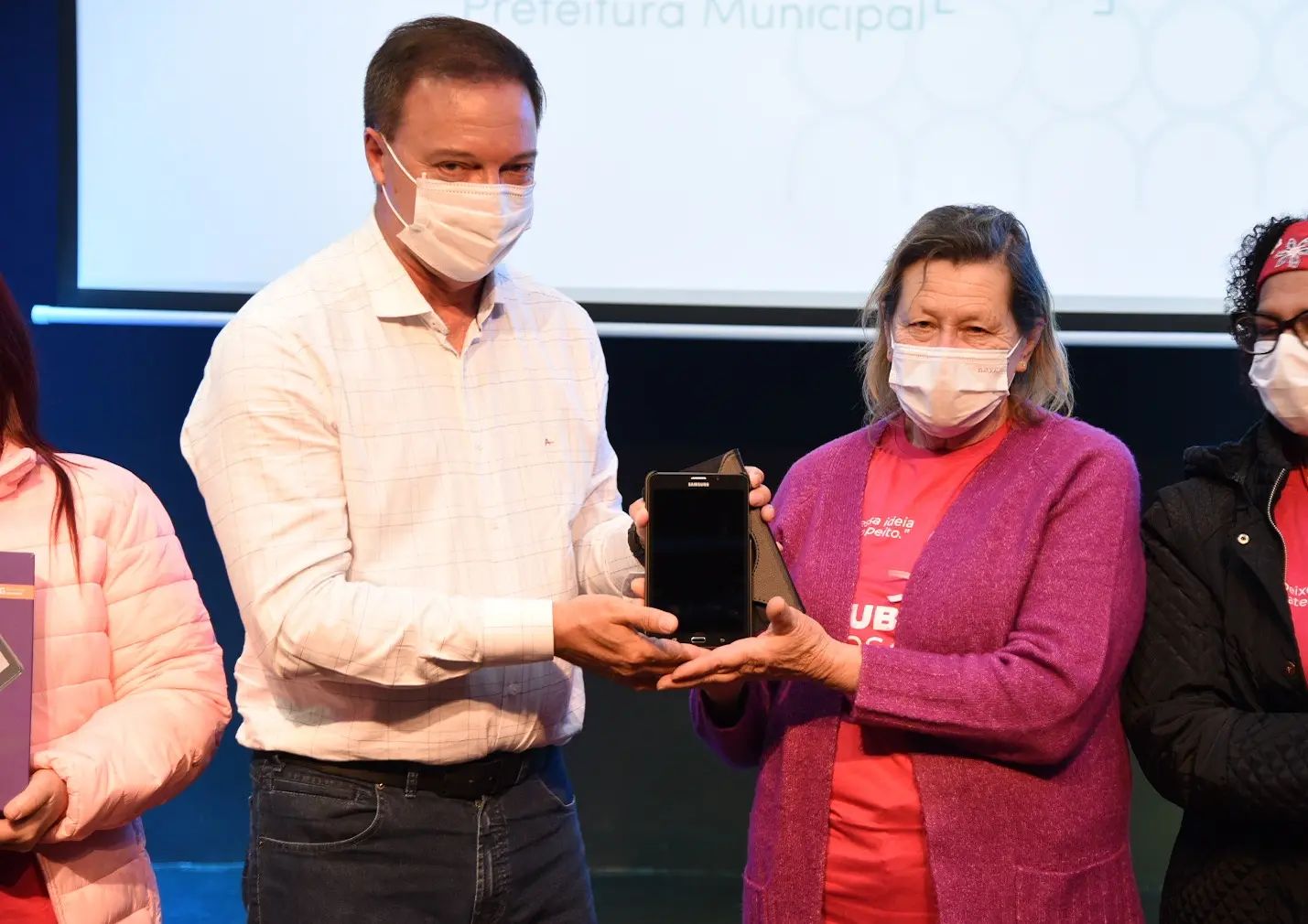 Colombo homenageia agentes Comunitários de Saúde e de Combate a Endemias