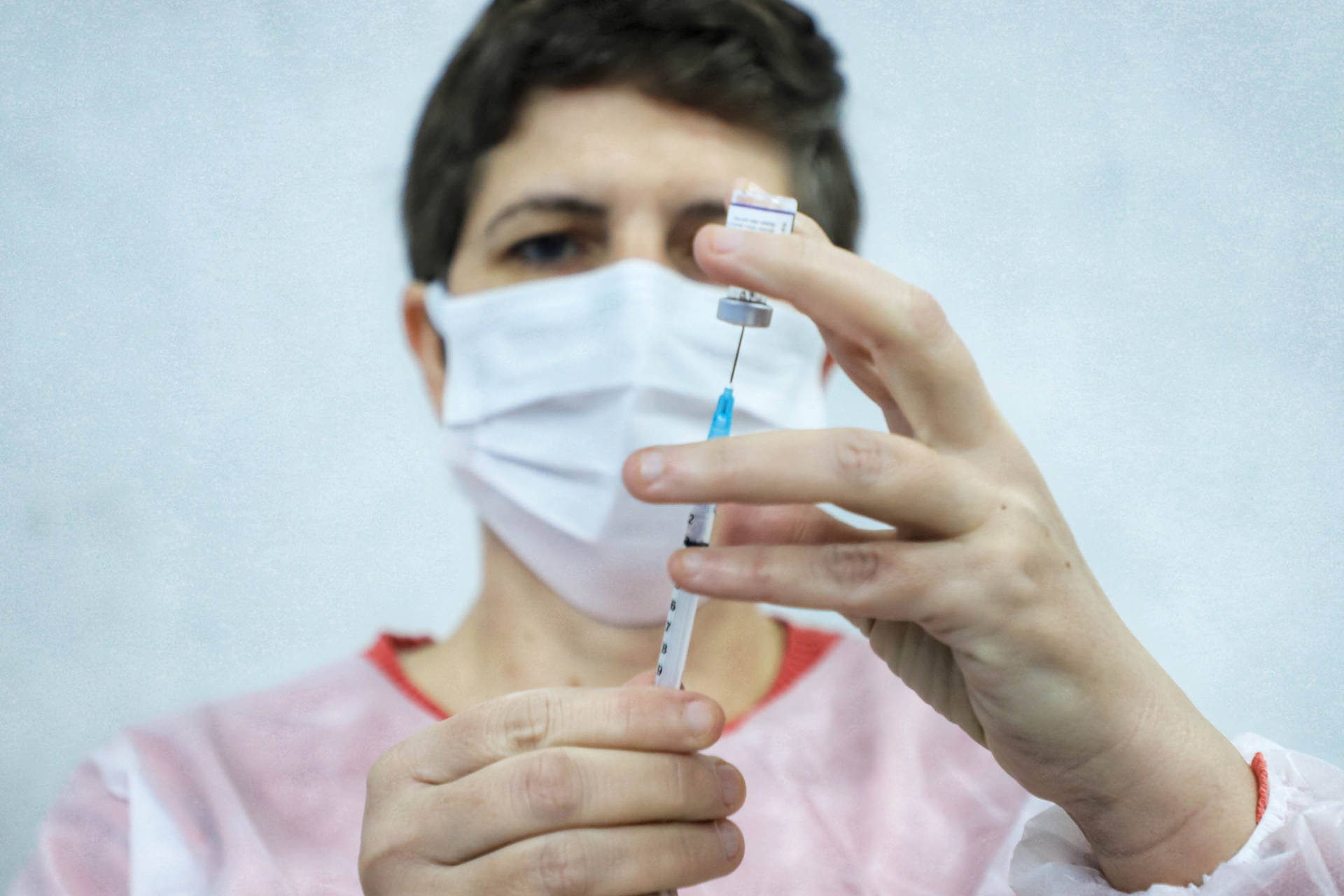 Covid-19: vacinação avança, número de mortes reduz e Paraná está entre os líderes de imunização