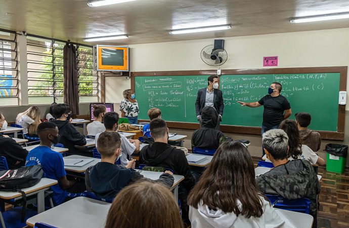 Aulas escolares voltam de forma presencial em todo o Paraná
