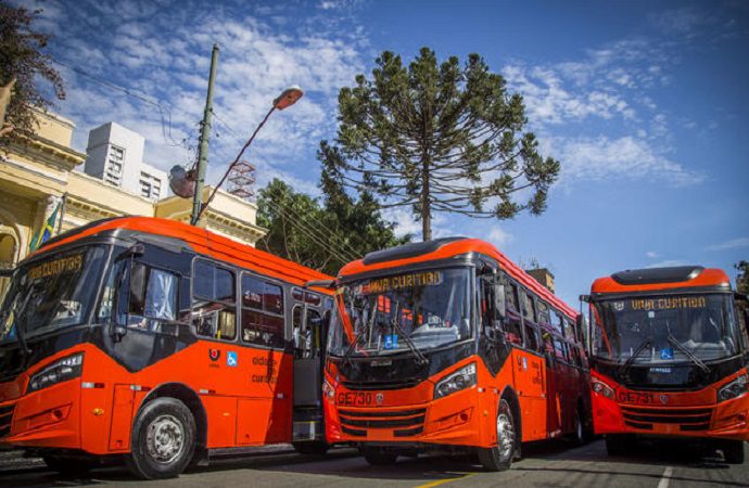 Curitiba discute aumento na passagem de ônibus