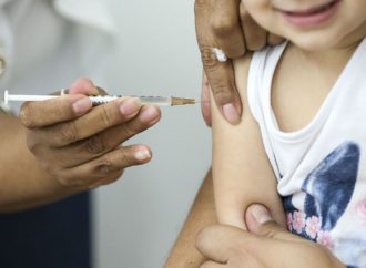 Ministérios pedem que escolas reportem alunos não vacinados ao Conselho Tutelar