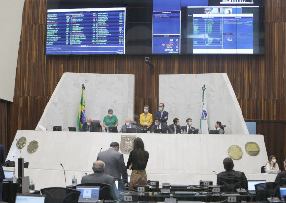 Deputados aprovam projeto que desobriga o uso de máscaras em ambientes abertos no Paraná
